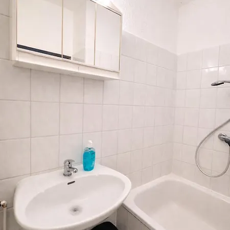Studio-apartment Mit Eigenem Eingang Und Terrasse In Kiel-holtenau شقة كيل